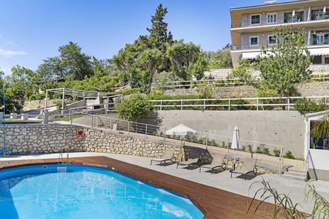 Property building, Balcony/Terrace, Swimming pool, Swimming pool