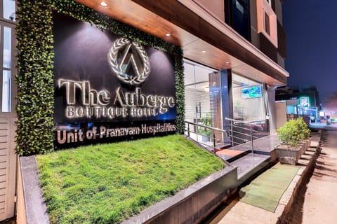 Property building, Facade/entrance