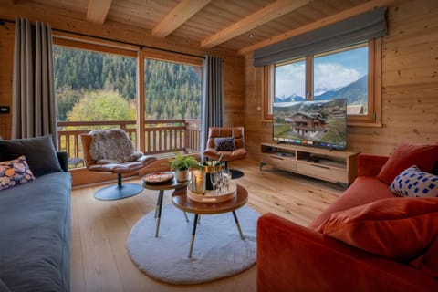 Living room, Seating area, Mountain view