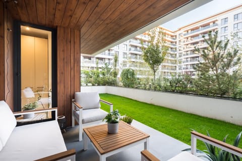 Garden, Balcony/Terrace