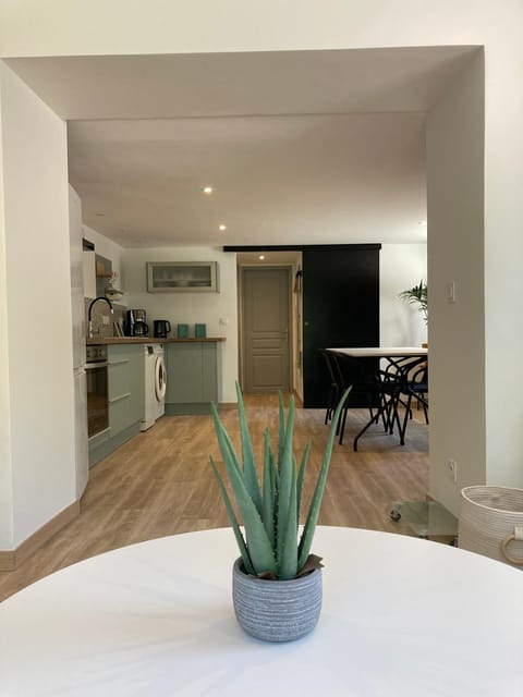 Dining area, kitchen