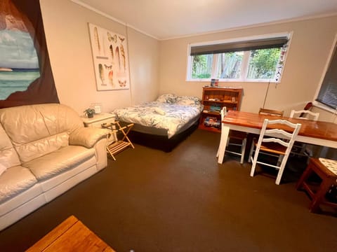 Bed, Living room, Photo of the whole room, Seating area, Dining area, Bedroom