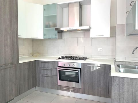 Kitchen or kitchenette, Living room, dishwasher, pet friendly, stove, kitchen