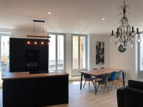 Kitchen or kitchenette, Dining area, dishwasher, microwave, oven
