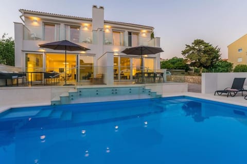 Villa Soleil blanc, luxury villa with private pool Villa in Novalja