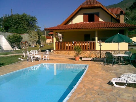 Patio, BBQ facilities, Garden, Balcony/Terrace, Dining area, Mountain view, Pool view, Swimming pool