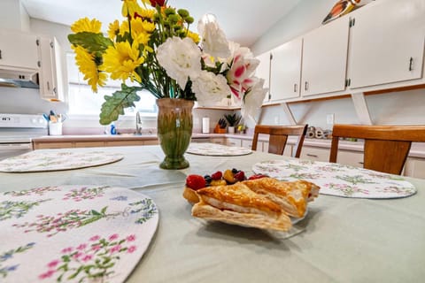 Life's a Breeze - 5min to Pcola Beach , Families House in Gulf Breeze