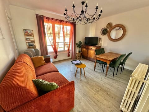 TV and multimedia, Living room, Meals