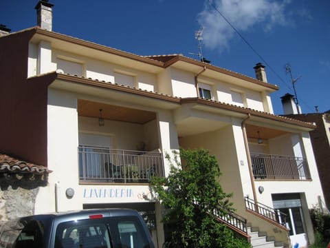 Property building, Facade/entrance, Day