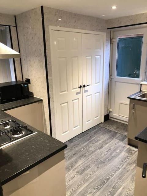 Kitchen or kitchenette, stove, washing machine, dryer