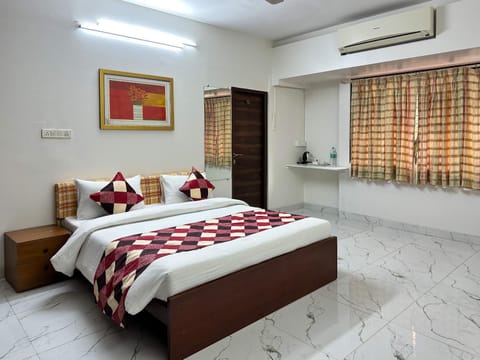Bed, Photo of the whole room, Bedroom, air conditioner