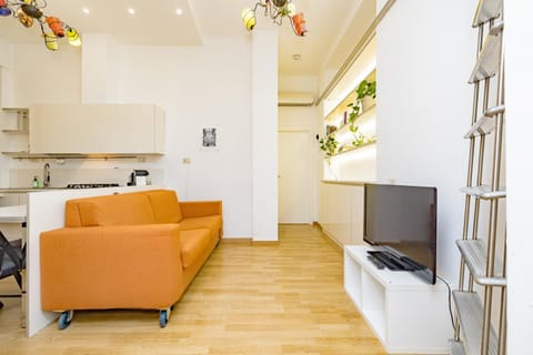 TV and multimedia, Living room, Seating area, Evening entertainment