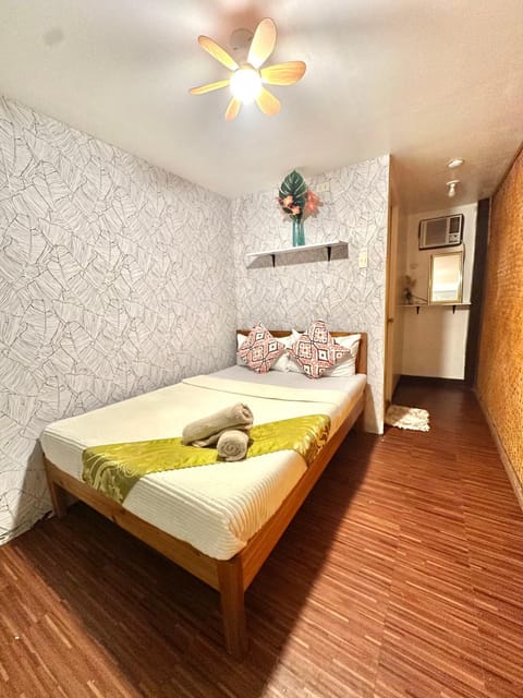 Bed, Photo of the whole room, Bedroom, air conditioner
