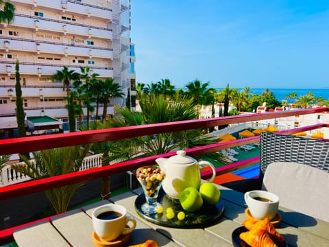 Day, Coffee/tea facilities, View (from property/room), Balcony/Terrace, Dining area, Sea view, Swimming pool