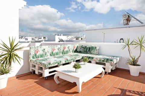 Property building, Balcony/Terrace, Living room