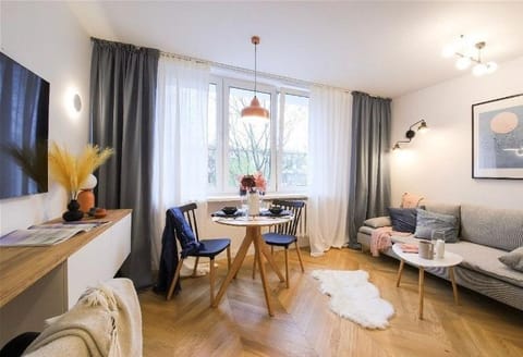 Bed, Living room, Photo of the whole room, Seating area, Dining area, Bedroom
