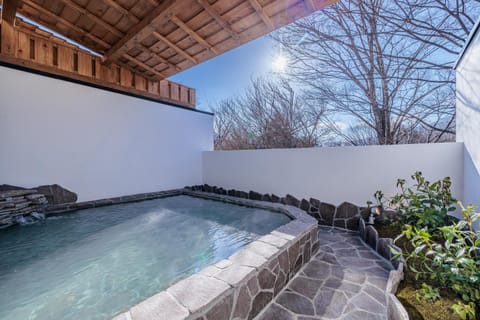 Public Bath, Public Bath