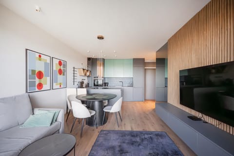 Communal lounge/ TV room, TV and multimedia, Balcony/Terrace, Kitchen or kitchenette, Living room, Dining area