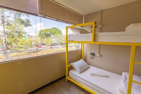 Bedroom, bunk bed