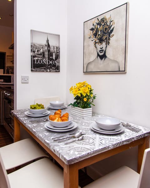 Luxury 3 King Bed Apartment Quayside Apartment in Salford