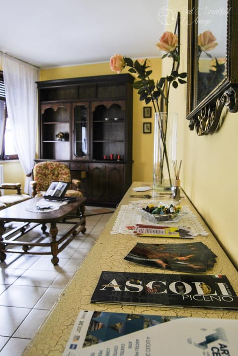 Communal lounge/ TV room