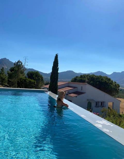Property building, Day, Natural landscape, Mountain view, Pool view, Swimming pool