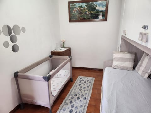 La Casetta di Laura intera casa indipendente a chi piace il silenzio vista lago 5 chilometri da Varenna House in Lierna