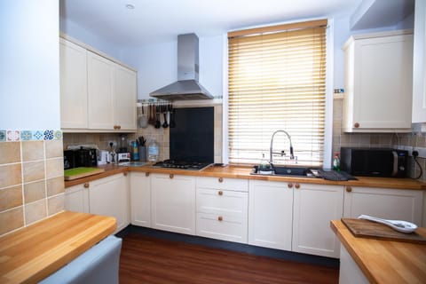 Marketplace Glastonbury Apartment in Glastonbury