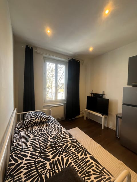 TV and multimedia, Photo of the whole room, Bedroom
