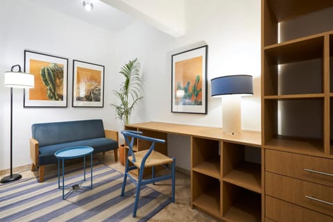 Living room, Seating area