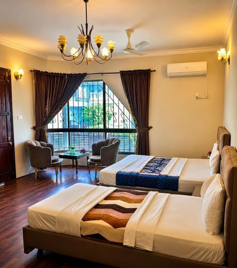 Bed, Living room, Photo of the whole room, Seating area, Bedroom, air conditioner