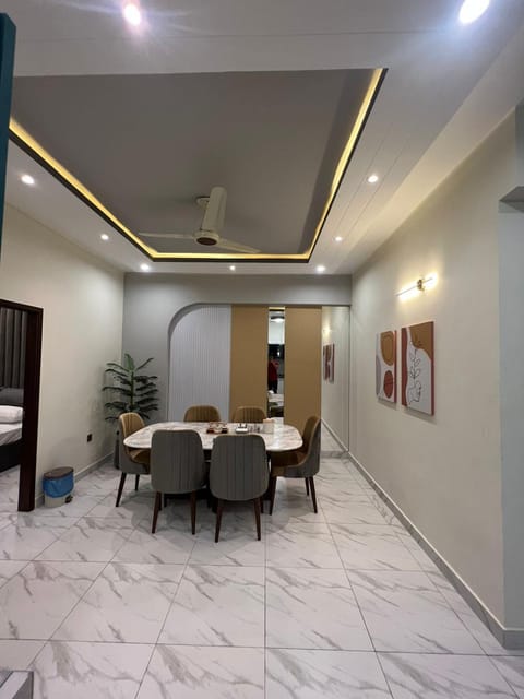 Seating area, Dining area, Dinner