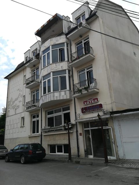 Facade/entrance, Guests