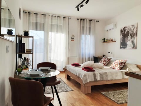 Bed, Living room, Dining area, air conditioner, air conditioner