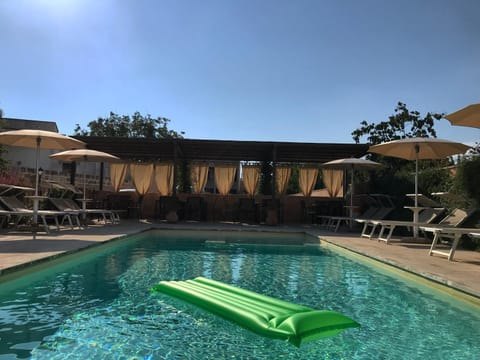 Day, Pool view, Swimming pool, sunbed