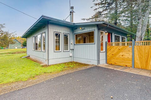 Little Wygant Road Retreat House in Coos Bay