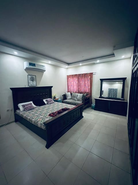 Bed, Bedroom, towels, air conditioner