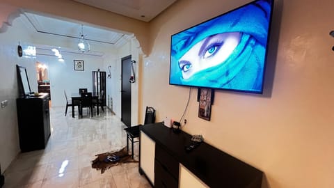 Communal lounge/ TV room, TV and multimedia, Living room, Seating area, Dining area