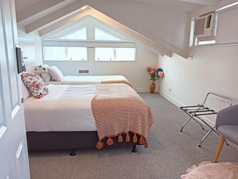 Villa near CBD and Globox Arena Villa in Hamilton