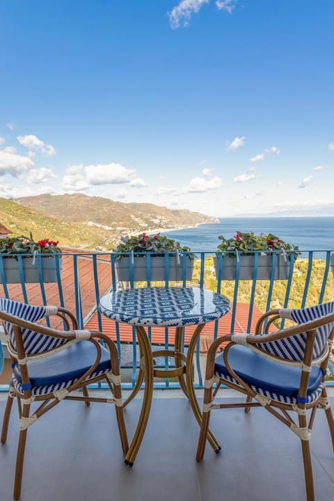Balcony/Terrace, Lake view, Sea view