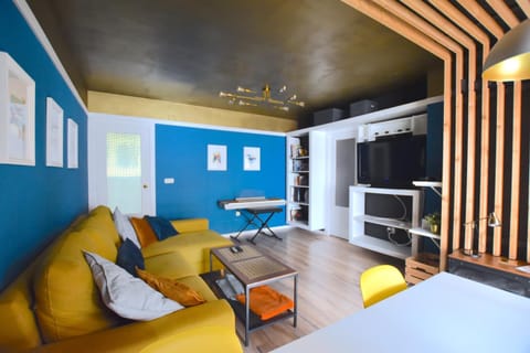 Communal lounge/ TV room, TV and multimedia, Living room, Seating area