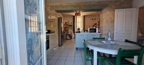 Kitchen or kitchenette, Dining area, pet friendly