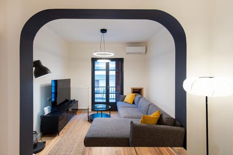 TV and multimedia, Living room, Seating area, air conditioner