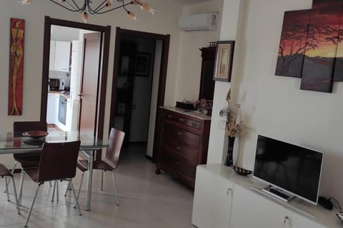 Communal lounge/ TV room, TV and multimedia, Living room, Dining area, Evening entertainment, air conditioner