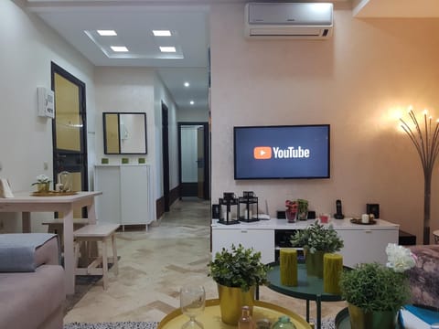 Living room, Seating area, air conditioner