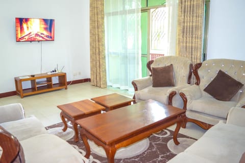 Communal lounge/ TV room, TV and multimedia, Living room
