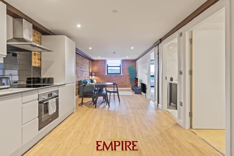 Kitchen or kitchenette, Dining area, oven, stove