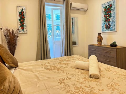 Bed, Photo of the whole room, Bedroom, towels, air conditioner