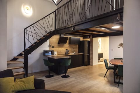 Kitchen or kitchenette, Living room, Seating area, Dining area, hair dresser