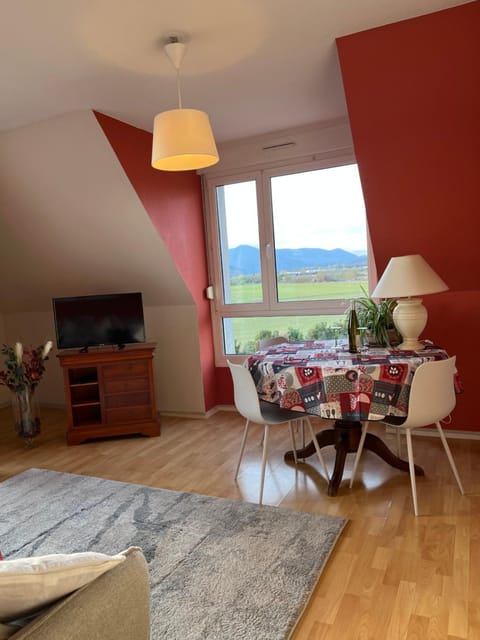 Communal lounge/ TV room, Natural landscape, Dining area